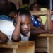 Criança preta na escola ilustra o texto O autismo e a situação dos autistas negros no Brasil
