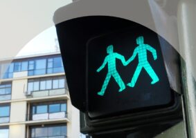 Mãe e filha autistas, a história se repete. Semáforo de pedestre, com dois bonequinhos verdes, indicando: siga.