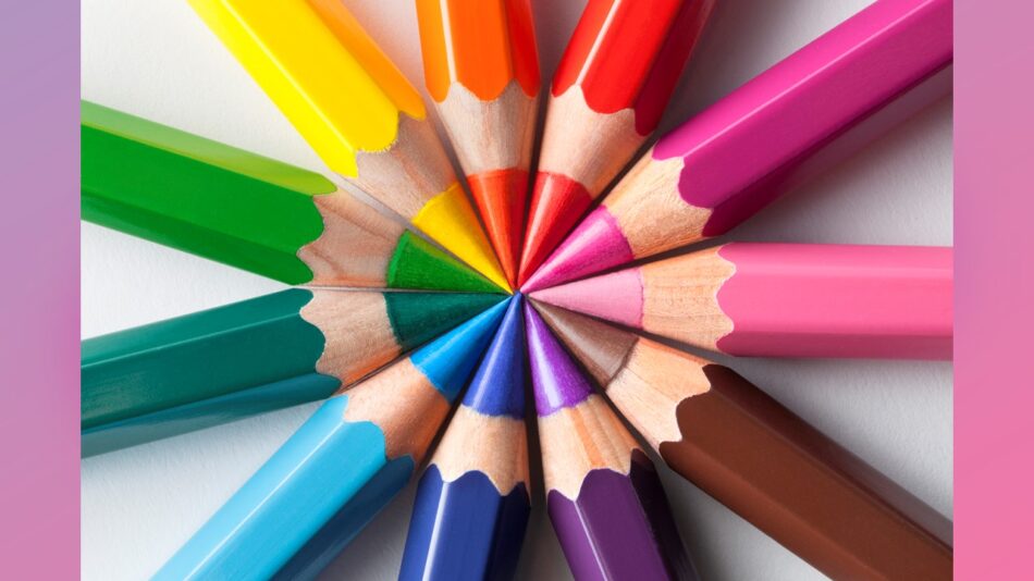 Como se referir a uma pessoa autista é o texto ilustrado por vários lápis de cor encontrando suas pontas no centro da foto