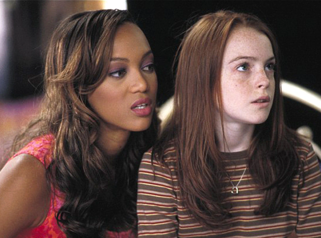 Tyra Banks e Lindsay Lohan, protagonistas do clássico A Boneca que Virou Gente, de 2000. Agolra, Tyra Banks retorna para A Boneca que Virou Gente 2 (2018\)