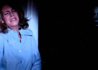 Laurie Strode e Michael Myers em Halloween - A Noite do Terror criaram uma franquia absolutamente icônica e aterrorizante.