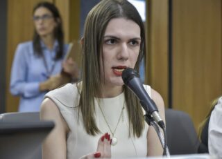 Sophia Mendonça faz apelos em audiência pública sobre autismo na ALMG