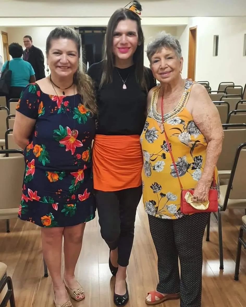 Acróstico de uma autista para mamãe e vovó: de Sophia Mendonça para Selma Sueli Silva e Irene Maria da Silva.