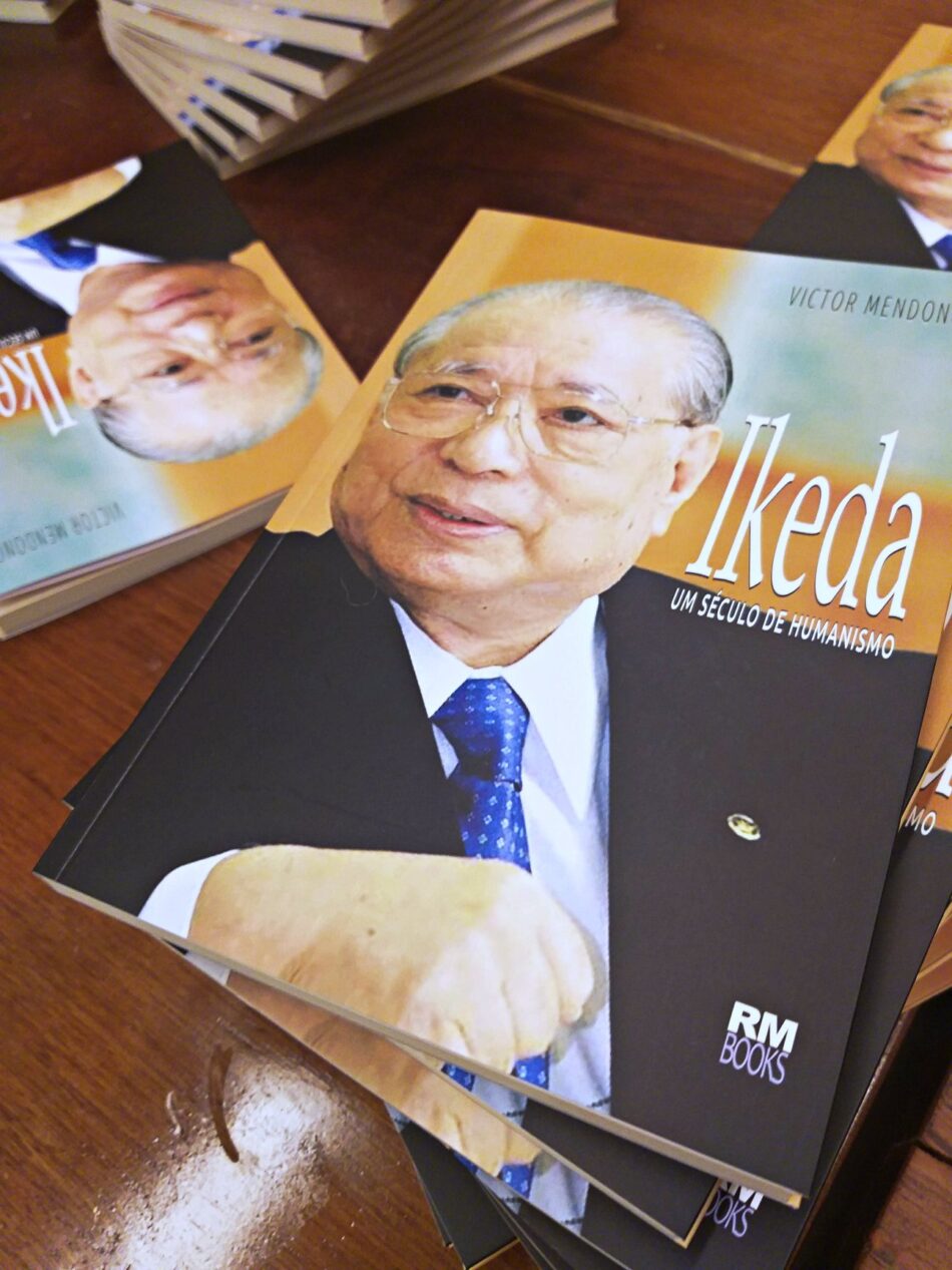 Sophia Mendonça, autora da biografia "Ikeda: Um Século de Humanismo", faz um tributo a Daisaku Ikeda, filósofo e escritor japonês.