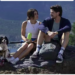 Lucy Hale e Grant Gustin transformam Pais de Pets em filme adorável. Comédia romântica aborda relações entre humanos e cachorros.