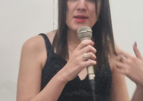 Sophia Mendonça faz palestra sobre autismo, gênero e sexualidade na Una-Betim. Evento contou com conteúdo científico e relatos íntimos.