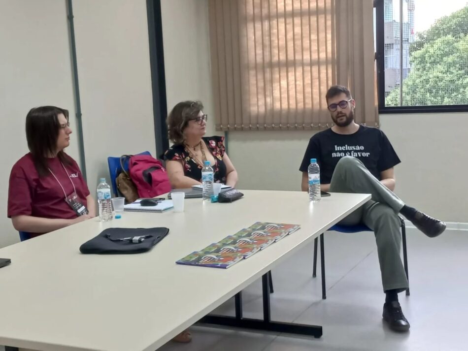 Curso "Escritas autistas: uma autocorpografia de autores autistas" ocorreu durante a Jornada de Estudos da Linguagem da UfPEl.