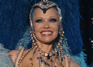 A reinvenção de Pamela Anderson, que deu a volta por cima com A Última Showgirl, e a empatia de Gia Coppola como chave para essa ressurreição.