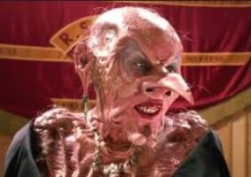 Crítica de "Convenção das Bruxas", clássico dos anos 1990. Anjelica Houston protagonizou terror infantojuvenil baseado em livro Roald Dahl.