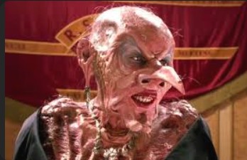 Crítica de "Convenção das Bruxas", clássico dos anos 1990. Anjelica Houston protagonizou terror infantojuvenil baseado em livro Roald Dahl.