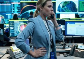 A história de Casa de Dinamite, filme da Netflix, e o cenário geopolítico. Resenha de Casa de Dinamite, suspense dirigido por Kathryn Bigelow.