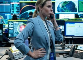 A história de Casa de Dinamite, filme da Netflix, e o cenário geopolítico. Resenha de Casa de Dinamite, suspense dirigido por Kathryn Bigelow.